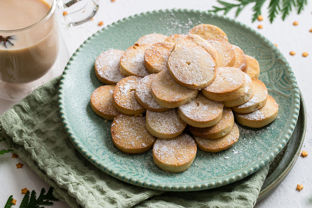 fekkas biscuits on a plate