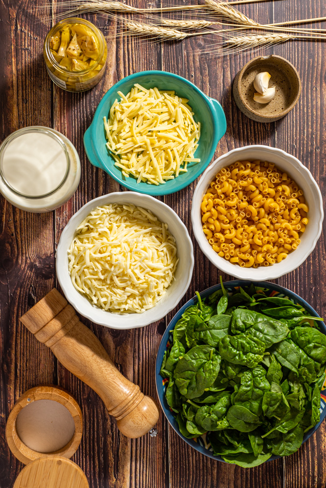ingredients to make macaroni cheese with spinach and artichoke