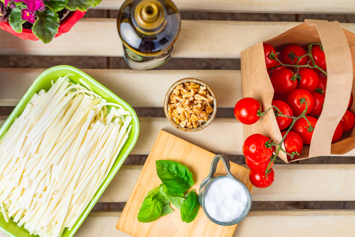 ingredients to make hearts of palm spaghetti with tomato