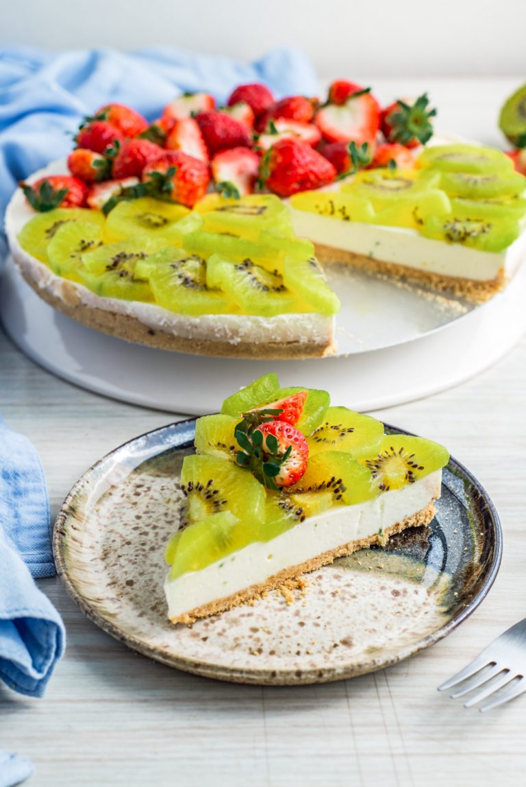 Homemade Kiwi and Strawberry Cheesecake Little Pans